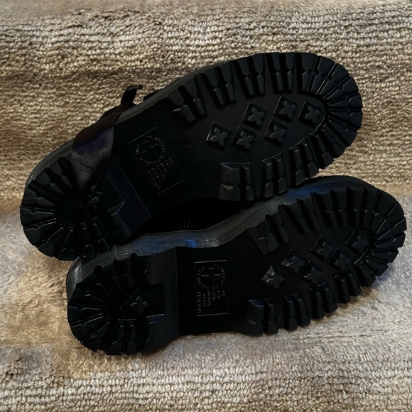 Retro Dr. Martens boots. Patent leather, platform boots with ribbon laces Size 6 - Picture 5 of 5